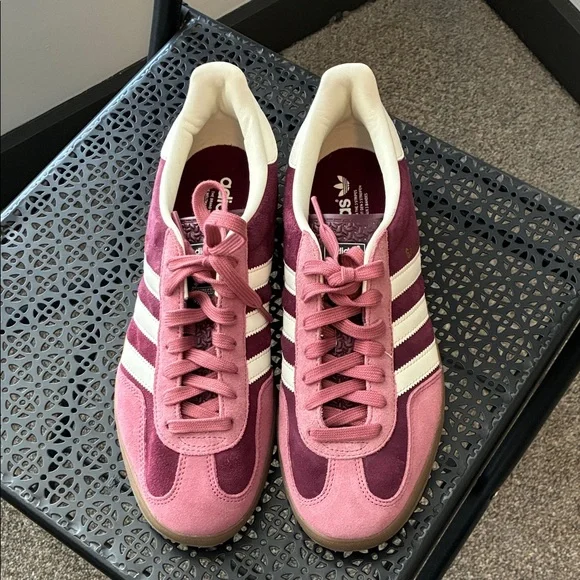 NWOB Adidas Indoor Gazelle Maroon White Sneakers Sz 9 - Picture 3 of 9